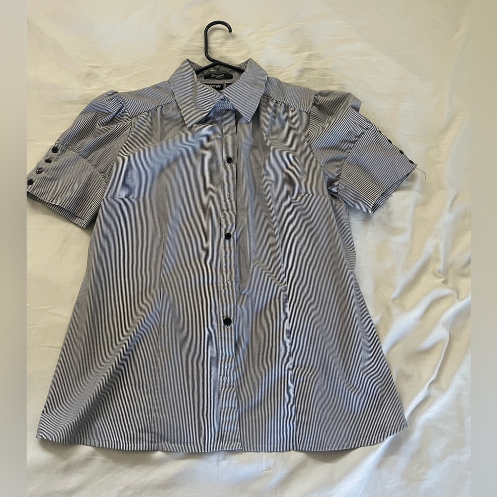 Fun top. Thin black stripes with bottom details on short sleeves